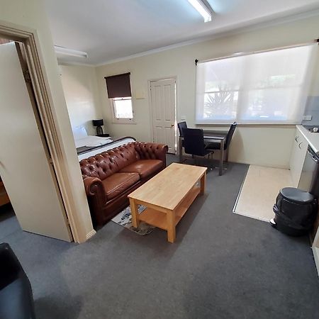Coach House Inn Брайт Экстерьер фото