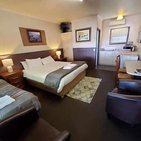 Coach House Inn Брайт Экстерьер фото