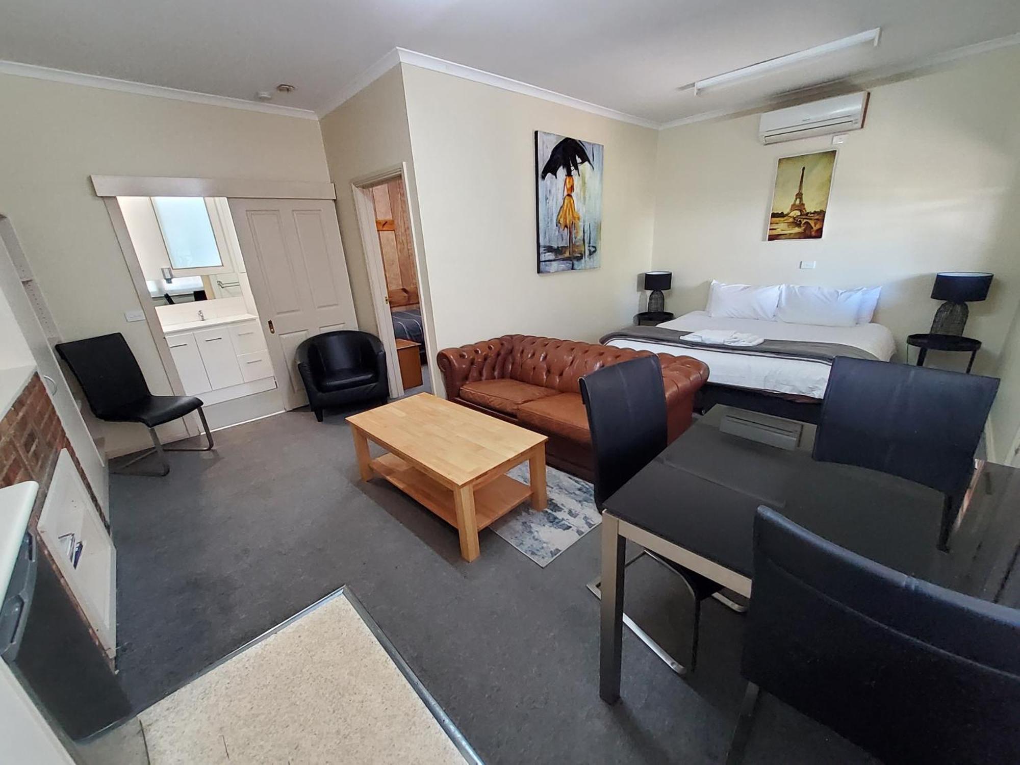 Coach House Inn Брайт Экстерьер фото