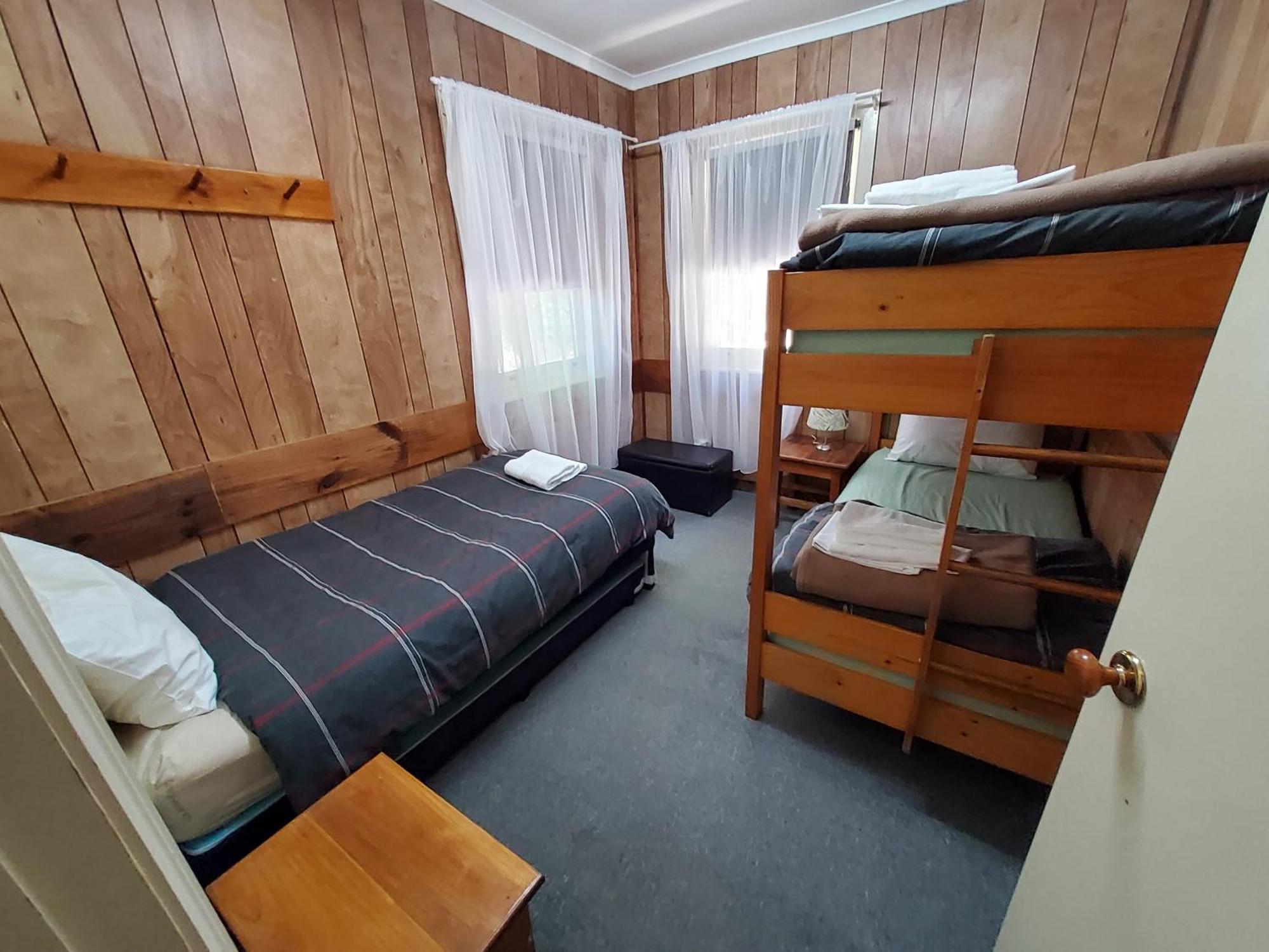 Coach House Inn Брайт Экстерьер фото