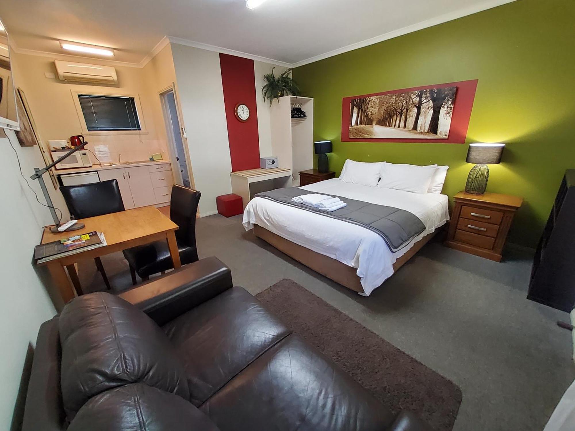 Coach House Inn Брайт Экстерьер фото