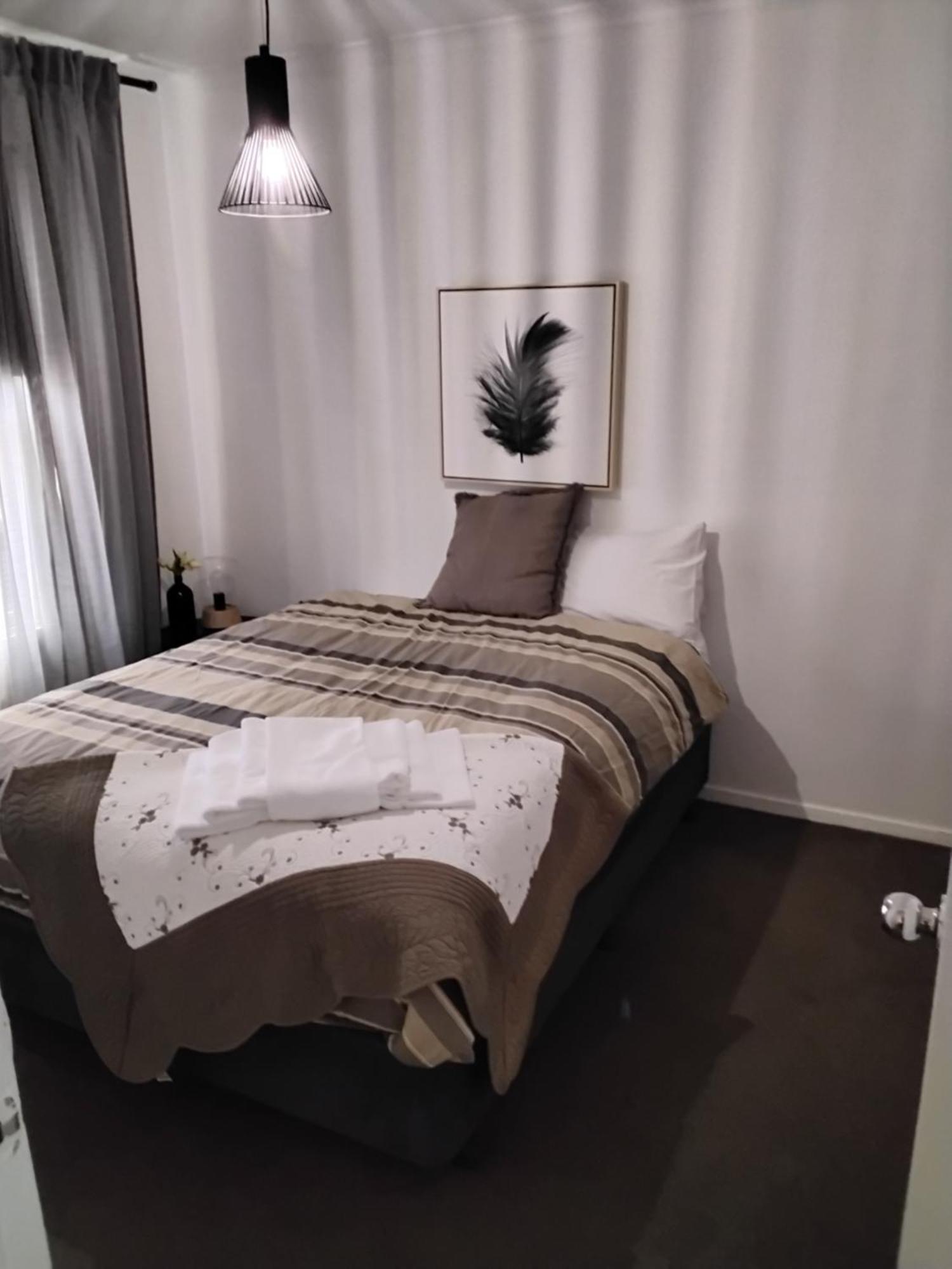 Coach House Inn Брайт Номер фото