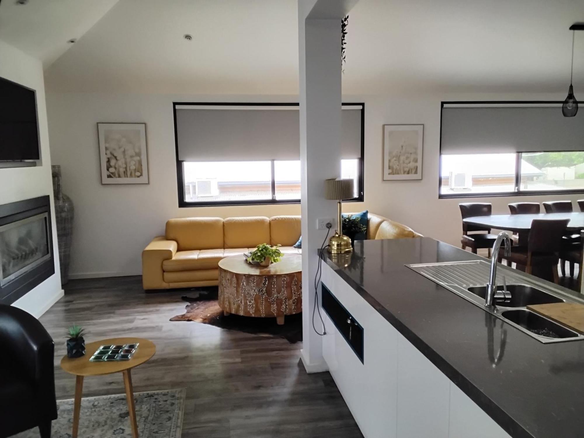 Coach House Inn Брайт Номер фото