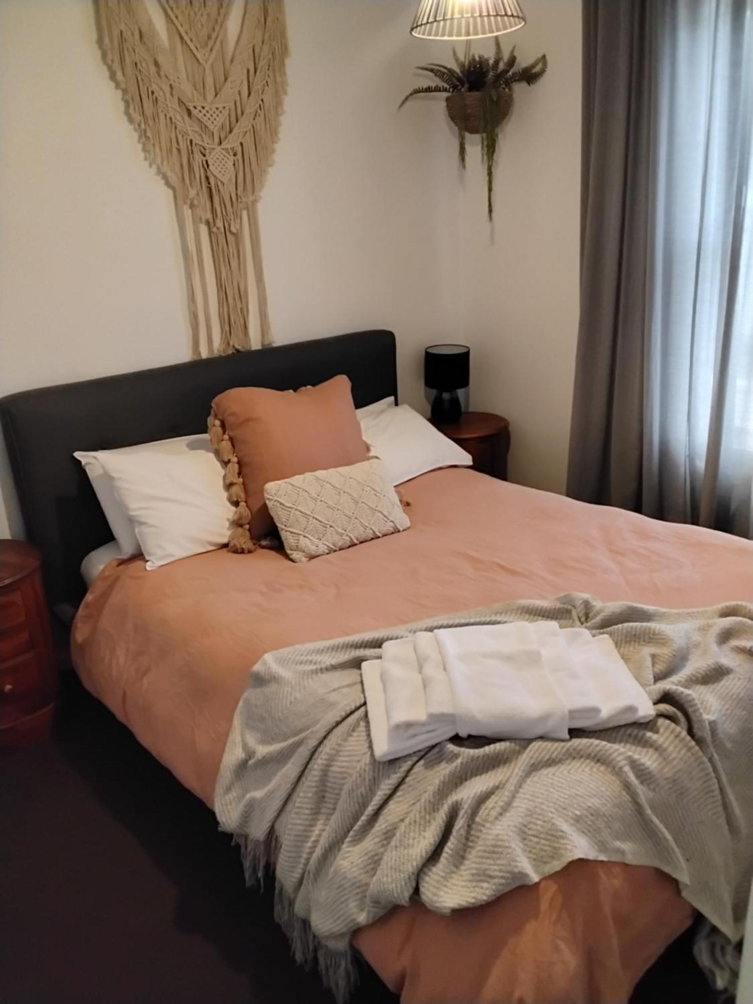 Coach House Inn Брайт Номер фото