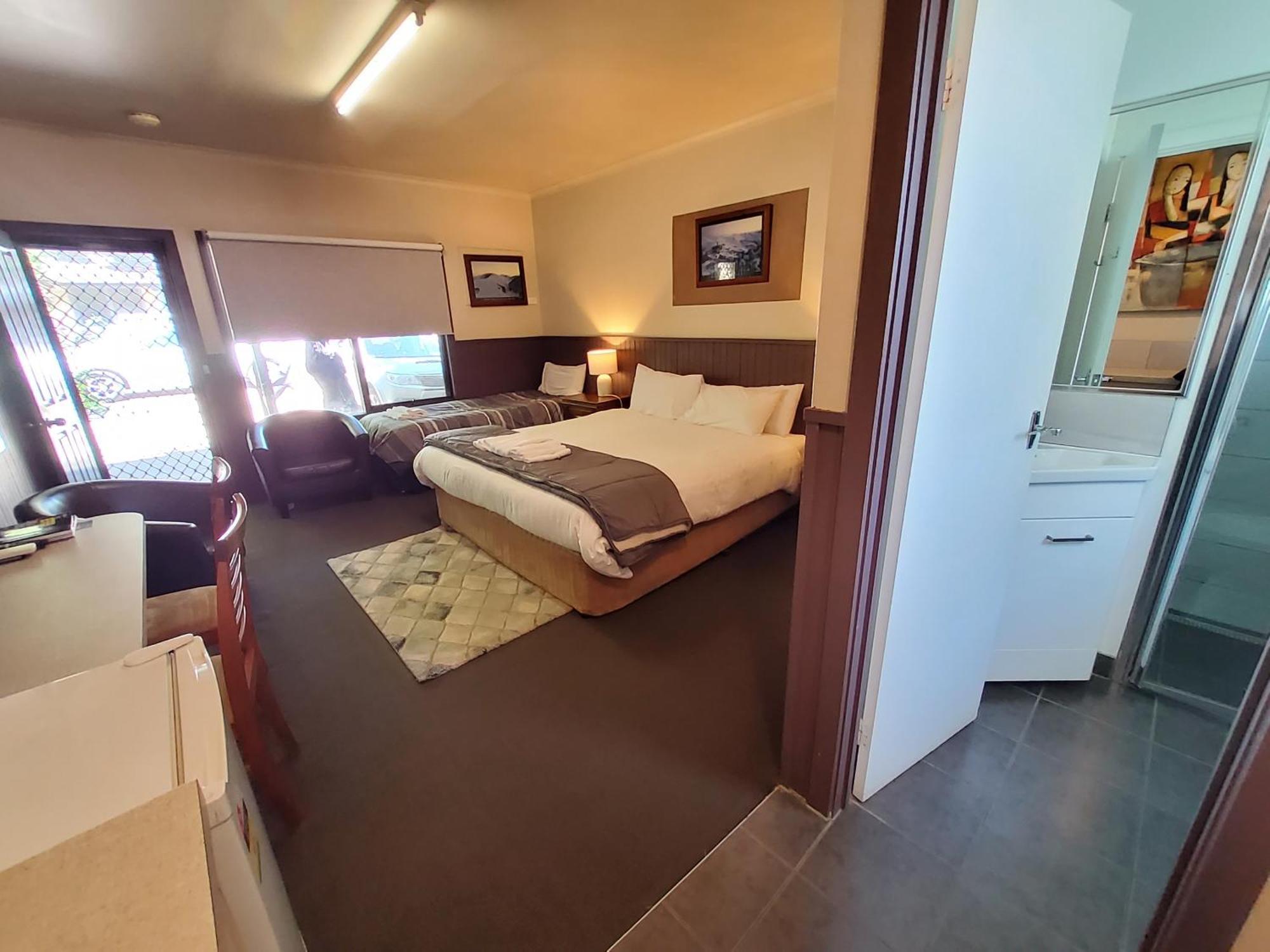 Coach House Inn Брайт Экстерьер фото