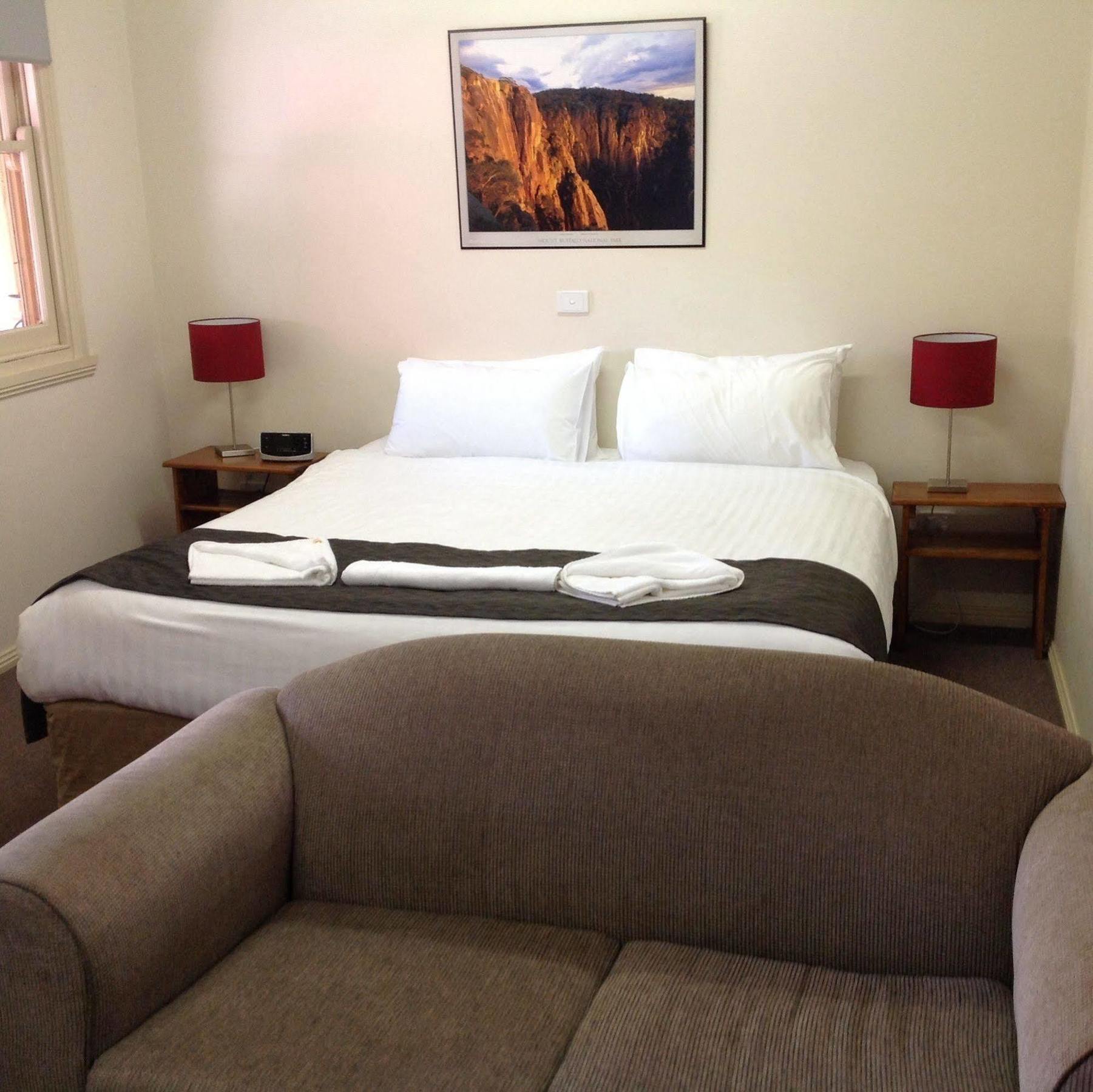 Coach House Inn Брайт Экстерьер фото